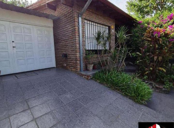 Casa · 90m² · 3 Ambientes · 2 Cocheras