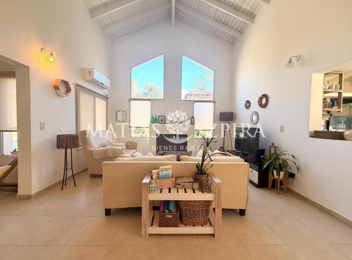 Casa · 169m² · 4 Ambientes · 1 Cochera