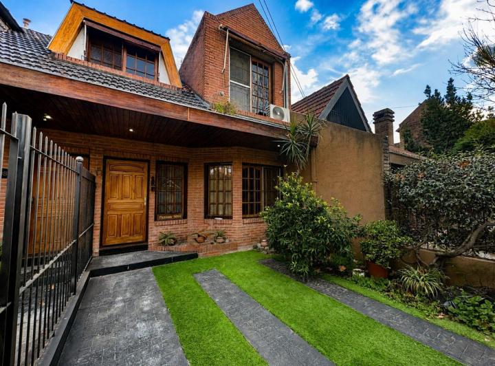 Casa · 115m² · 4 Ambientes · 1 Cochera