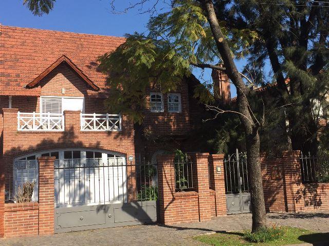Casa · 380m² · 4 Ambientes · 3 Cocheras