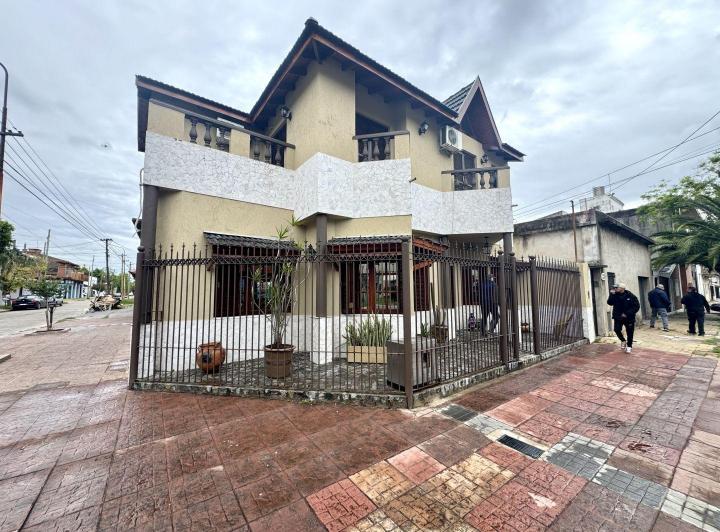Casa · 147m² · 4 Ambientes · 1 Cochera
