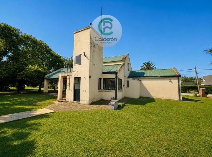 Casa · 130m² · 4 Ambientes · 6 Cocheras