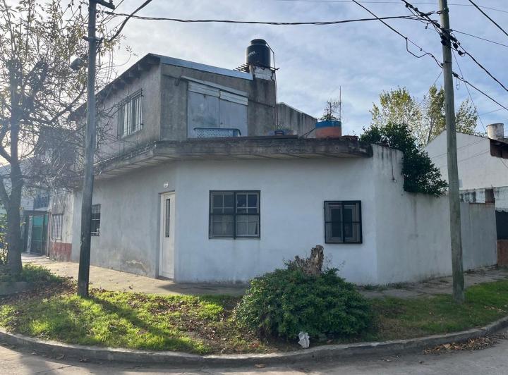 Casa · 140m² · 2 Ambientes · 3 Cocheras