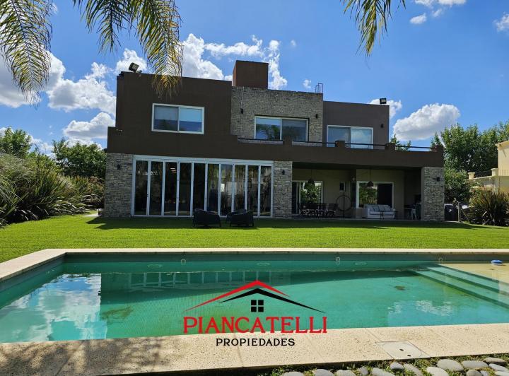 Casa · 1150m² · 6 Ambientes · 2 Cocheras
