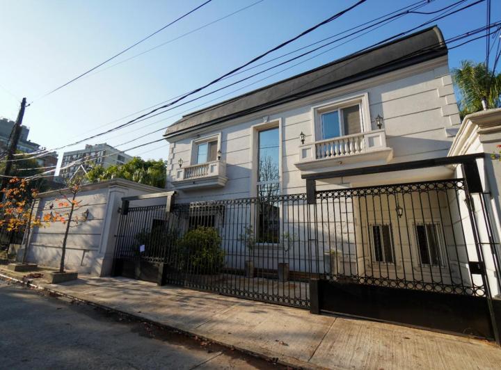Casa · 265m² · 6 Ambientes · 1 Cochera