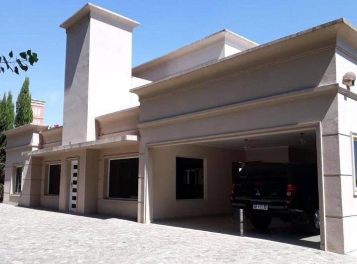 Casa · 290m² · 5 Ambientes