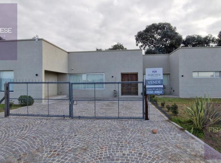 Casa · 900m² · 6 Ambientes · 1 Cochera
