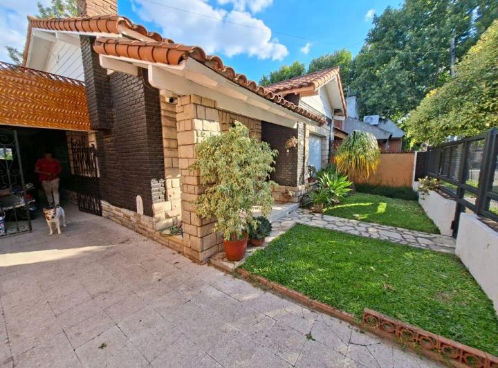 Casa · 98m² · 3 Ambientes · 3 Cocheras