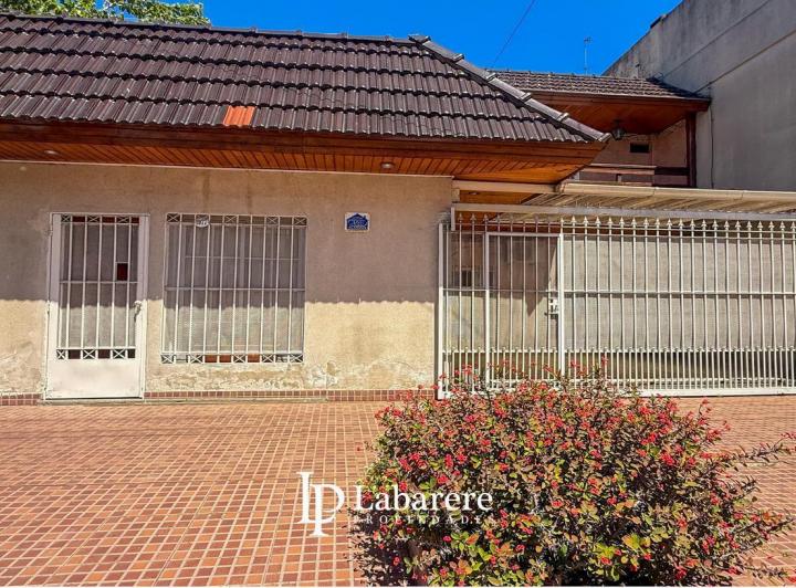 Casa · 300m² · 4 Ambientes · 2 Cocheras