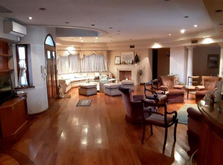 Casa · 431m² · 7 Ambientes · 2 Cocheras