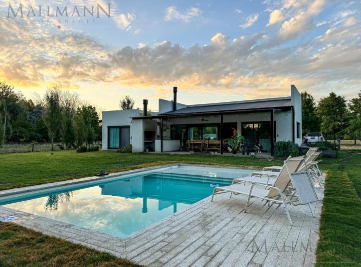 Casa · 120m² · 3 Ambientes · 2 Cocheras