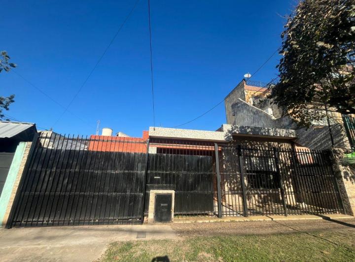 Casa · 100m² · 3 Ambientes · 1 Cochera