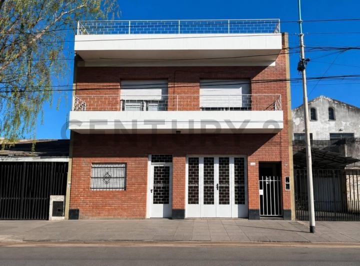 Casa · 175m² · 5 Ambientes · 2 Cocheras