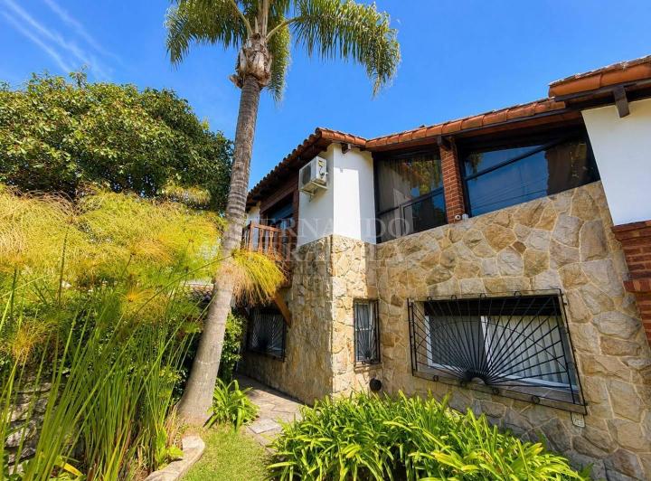 Casa · 277m² · 5 Ambientes · 2 Cocheras