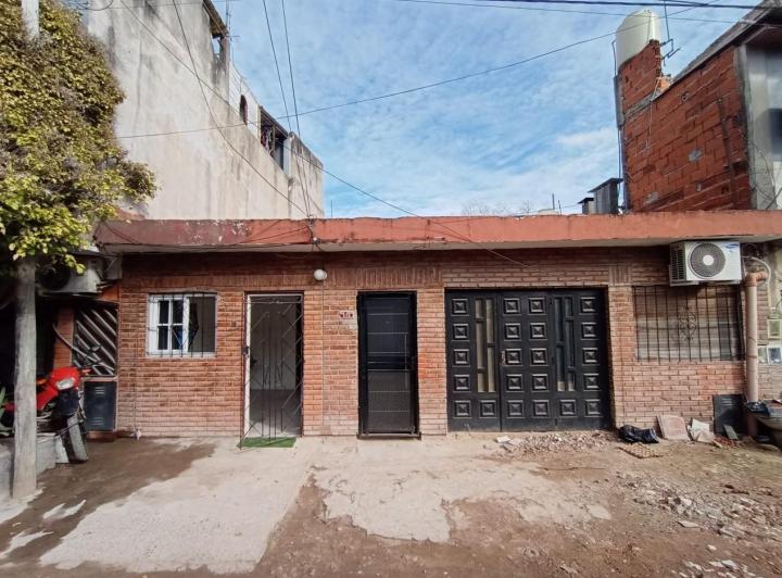 Casa · 260m² · 4 Ambientes · 1 Cochera