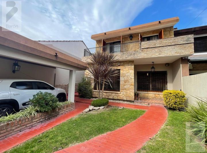 Casa · 250m² · 4 Ambientes · 1 Cochera