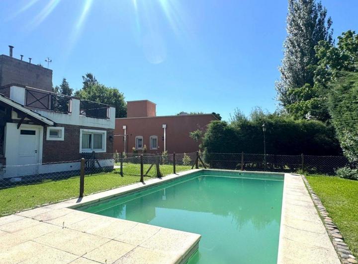 Casa · 277m² · 5 Ambientes · 3 Cocheras