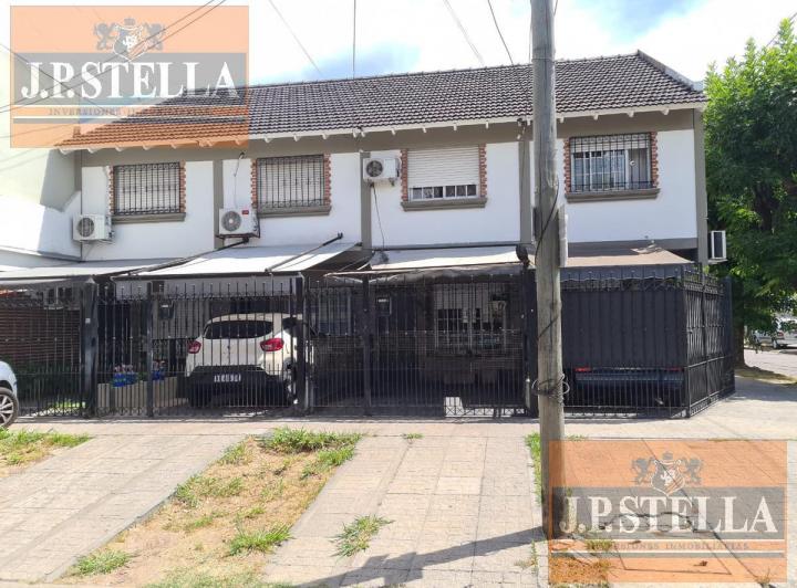 Casa · 72m² · 4 Ambientes · 1 Cochera