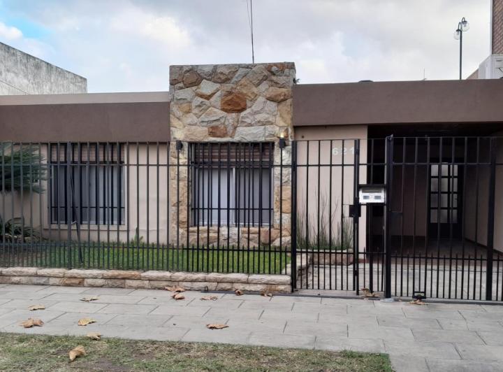 Casa · 120m² · 4 Ambientes · 1 Cochera