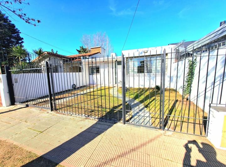 Casa · 80m² · 3 Ambientes · 2 Cocheras