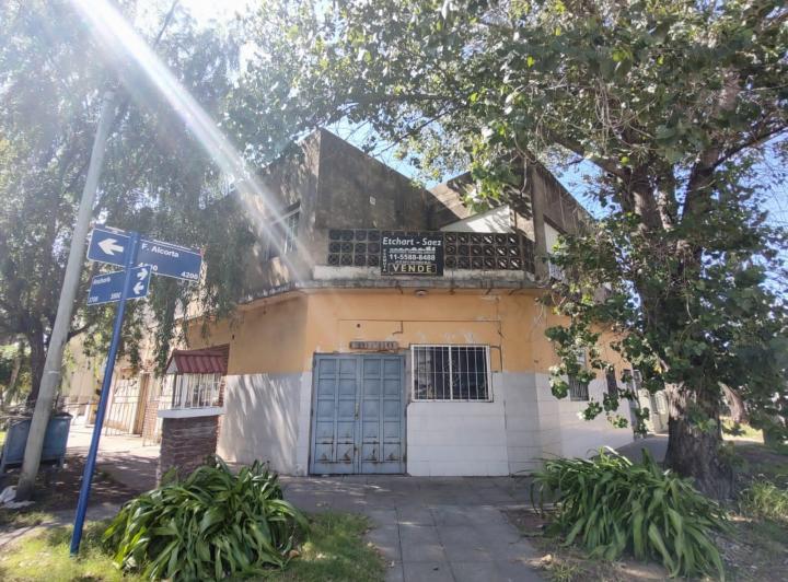 Casa · 306m² · 6 Ambientes · 1 Cochera