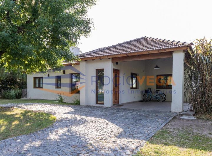 Casa · 180m² · 4 Ambientes · 4 Cocheras