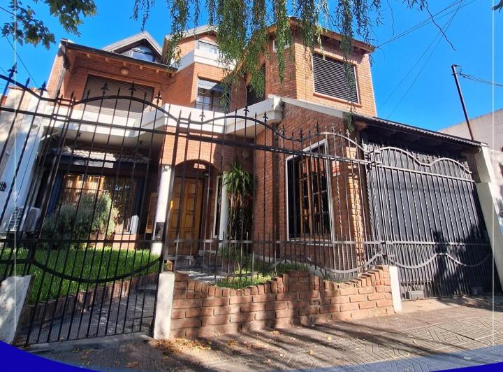 Casa · 258m² · 5 Ambientes · 1 Cochera