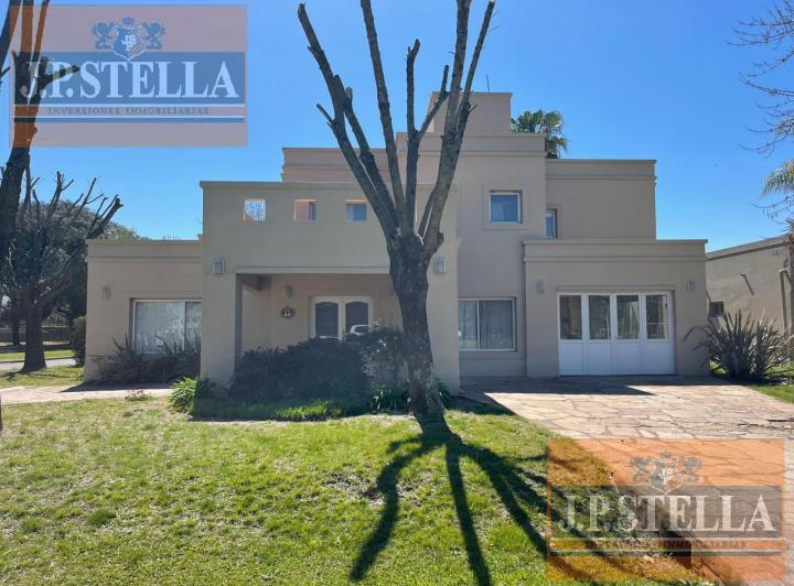 Casa · 350m² · 5 Ambientes · 1 Cochera