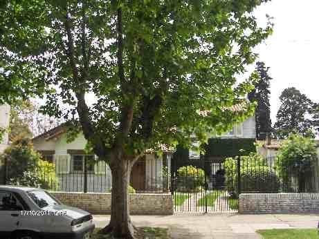 Casa · 210m² · 5 Ambientes · 1 Cochera