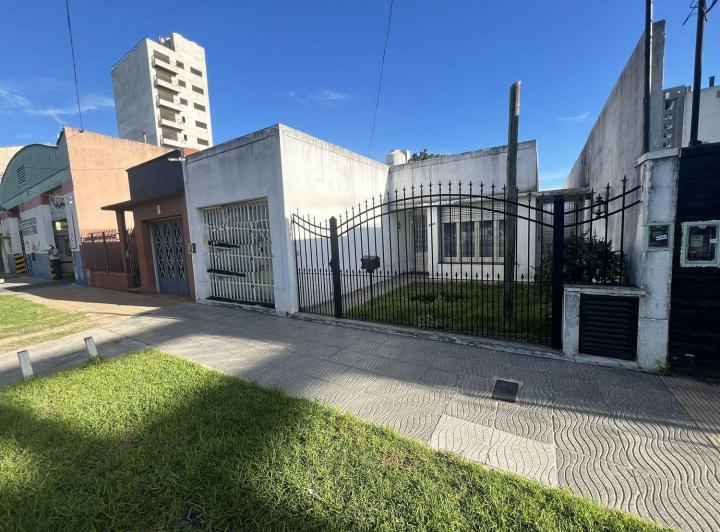 Casa · 140m² · 4 Ambientes · 1 Cochera