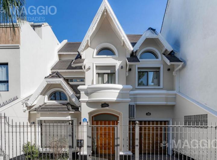 Casa · 312m² · 5 Ambientes · 3 Cocheras