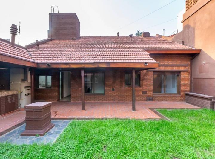Casa · 112m² · 4 Ambientes · 2 Cocheras