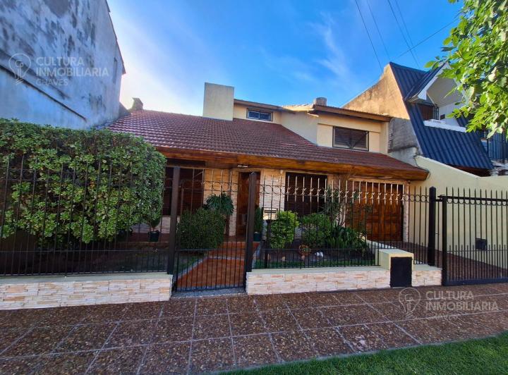 Casa · 166m² · 5 Ambientes · 2 Cocheras