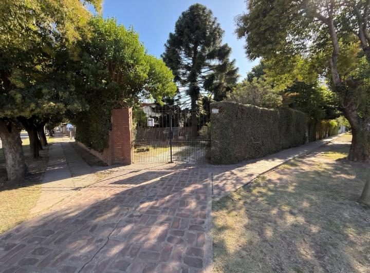 Casa · 250m² · 3 Ambientes · 3 Cocheras
