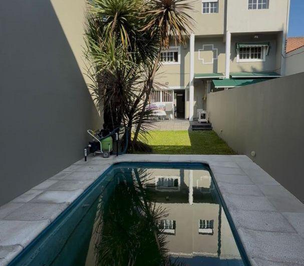 Casa · 250m² · 5 Ambientes · 3 Cocheras