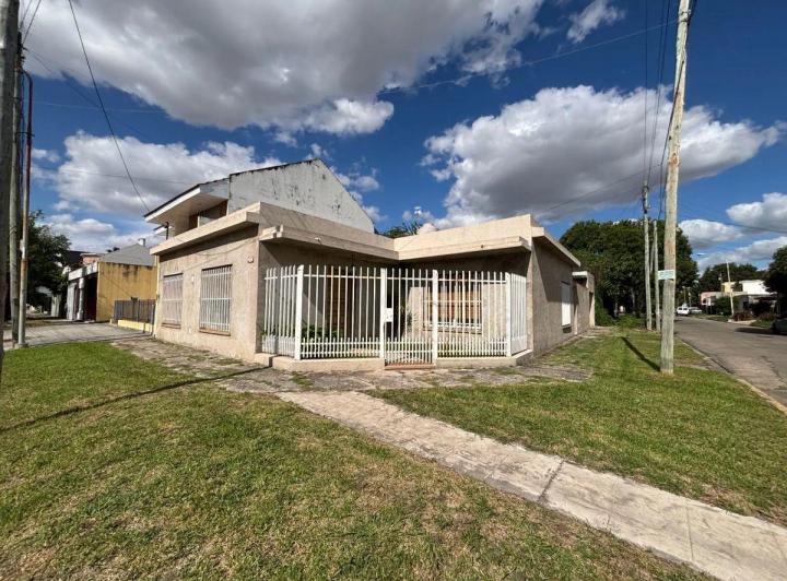 Casa · 110m² · 4 Ambientes · 2 Cocheras
