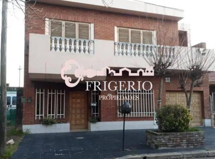 Casa · 280m² · 5 Ambientes · 1 Cochera