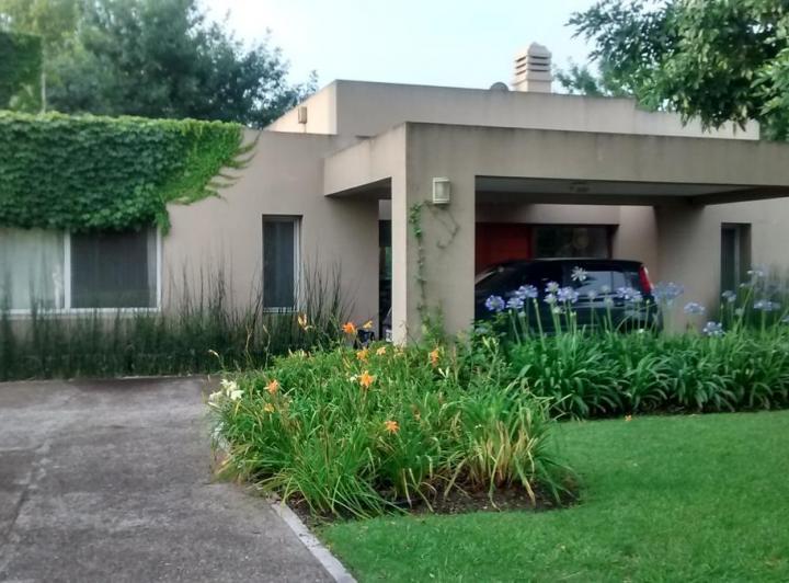 Casa · 200m² · 6 Ambientes