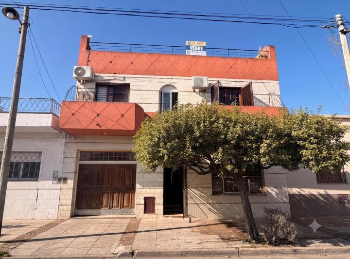 Casa · 169m² · 5 Ambientes · 3 Cocheras