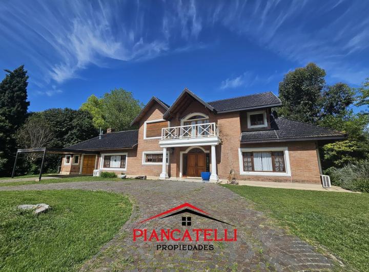 Casa · 500m² · 5 Ambientes · 1 Cochera