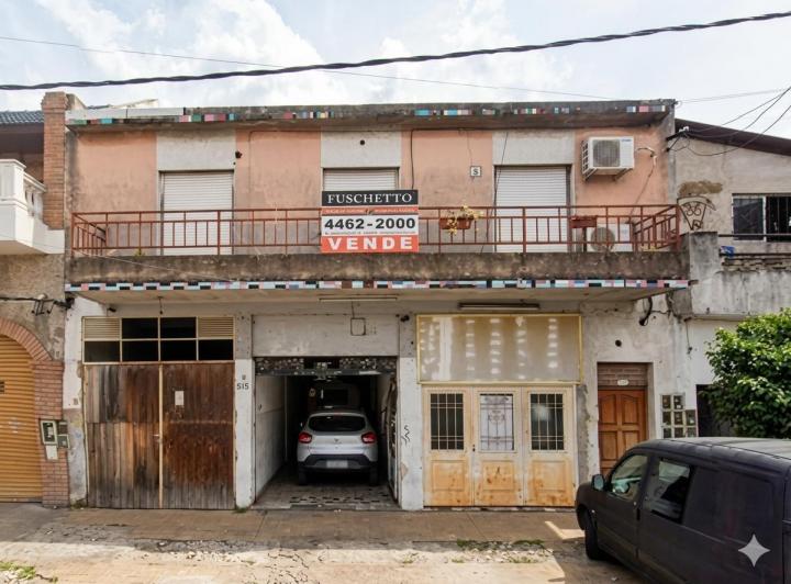 Casa · 380m² · 4 Ambientes · 1 Cochera