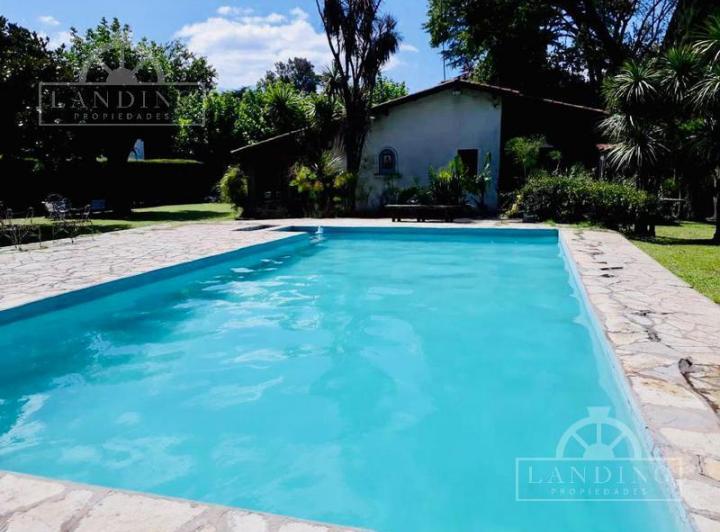 Casa · 200m² · 2 Dormitorios