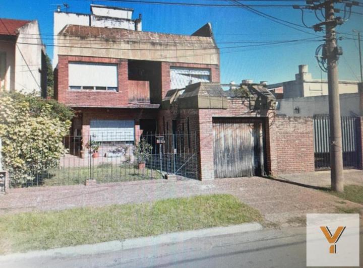 Casa · 280m² · 6 Ambientes · 2 Cocheras