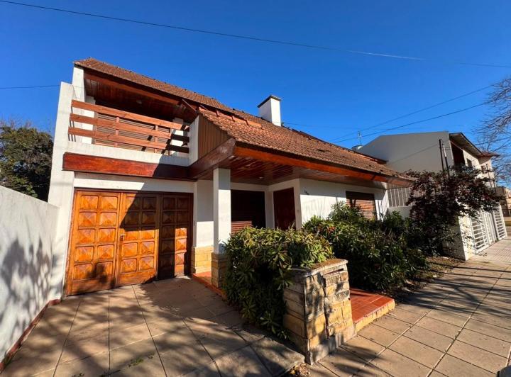 Casa · 180m² · 4 Ambientes · 4 Cocheras