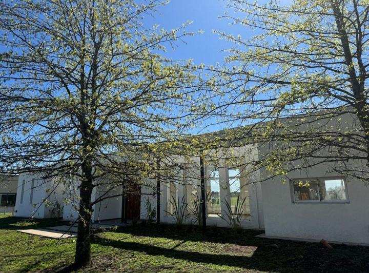 Casa · 230m² · 5 Ambientes · 3 Cocheras