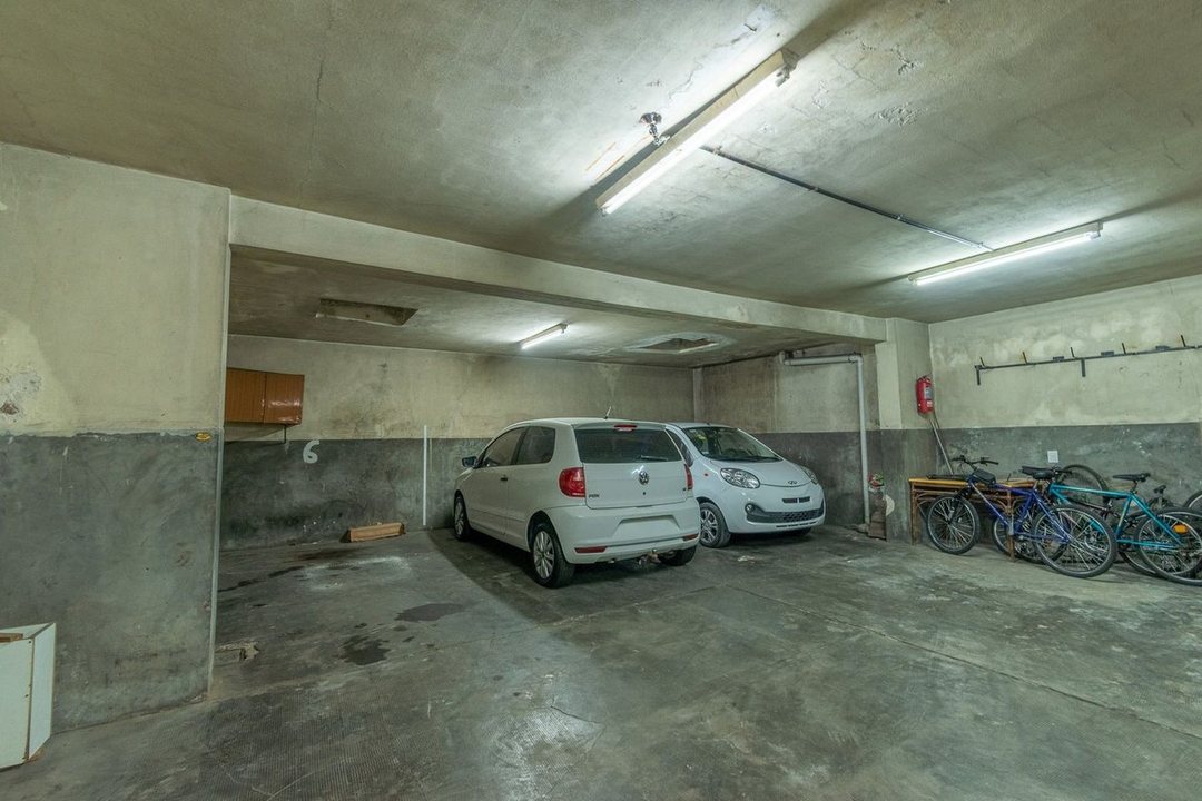 VENTA COCHERA CUBIERTA VERSALLES