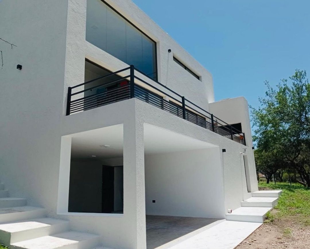 VENTA CASA 2 DORMITORIOS PILETA LA GRANJA CÓRDOBA