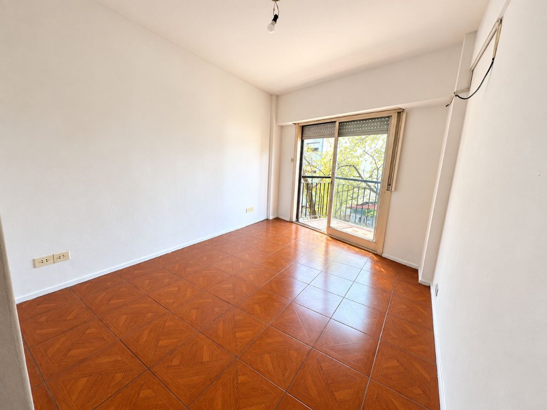 VENTA DEPTO DE 2 AMBIENTES CON BALCÓN AL FRENTE