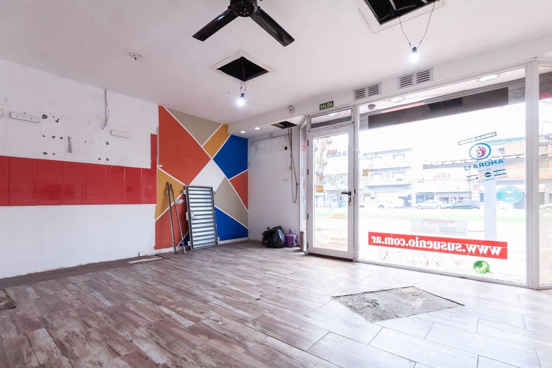 ALQUILER LOCAL COMERCIAL 70M2 SOBRE AVENIDA  LANUS