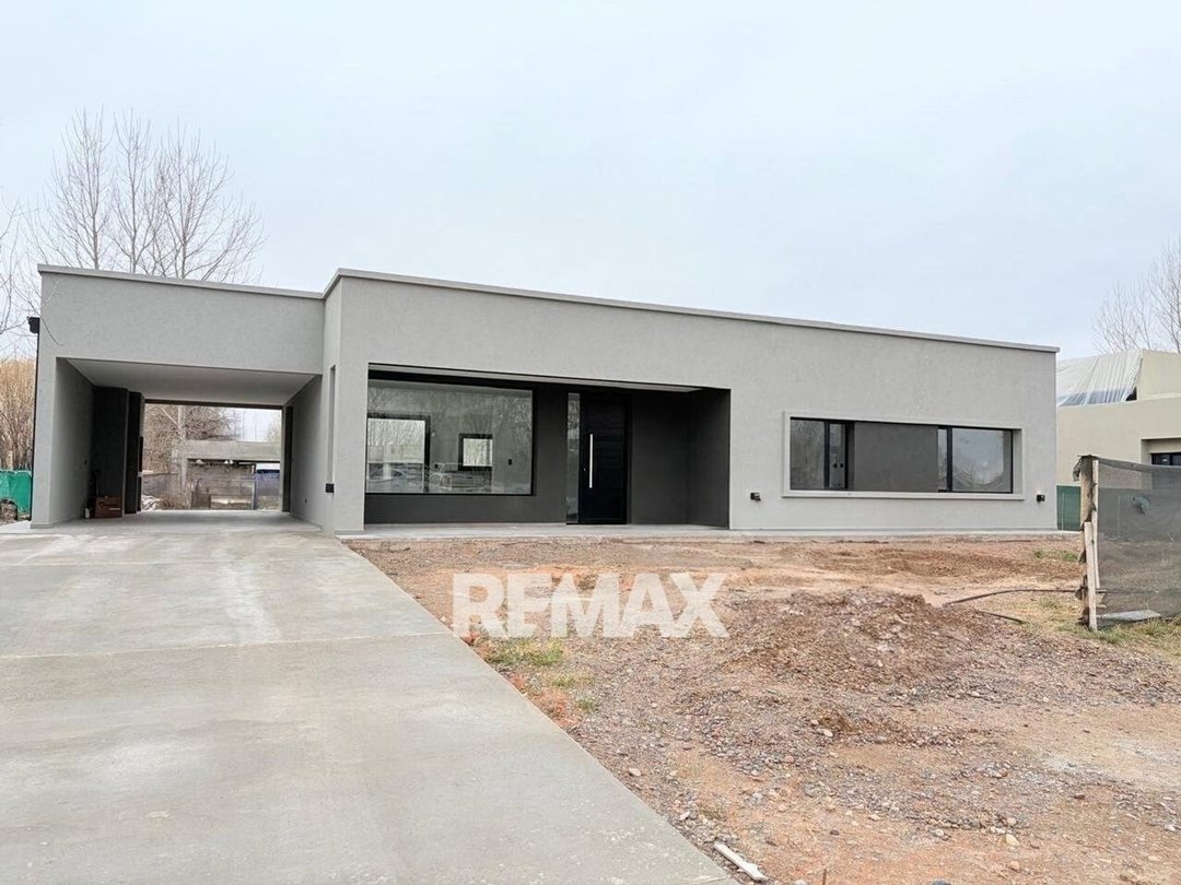 Casa 3 dormitorios en Venta,  Canales de Plottier